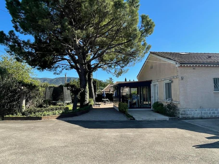 Coustellet Avec Vue Sur Le Luberon